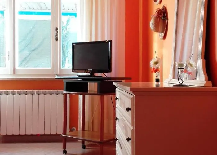 Amelie House Леванто